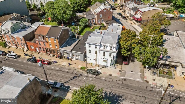 Building Photo - 4742 Richmond St