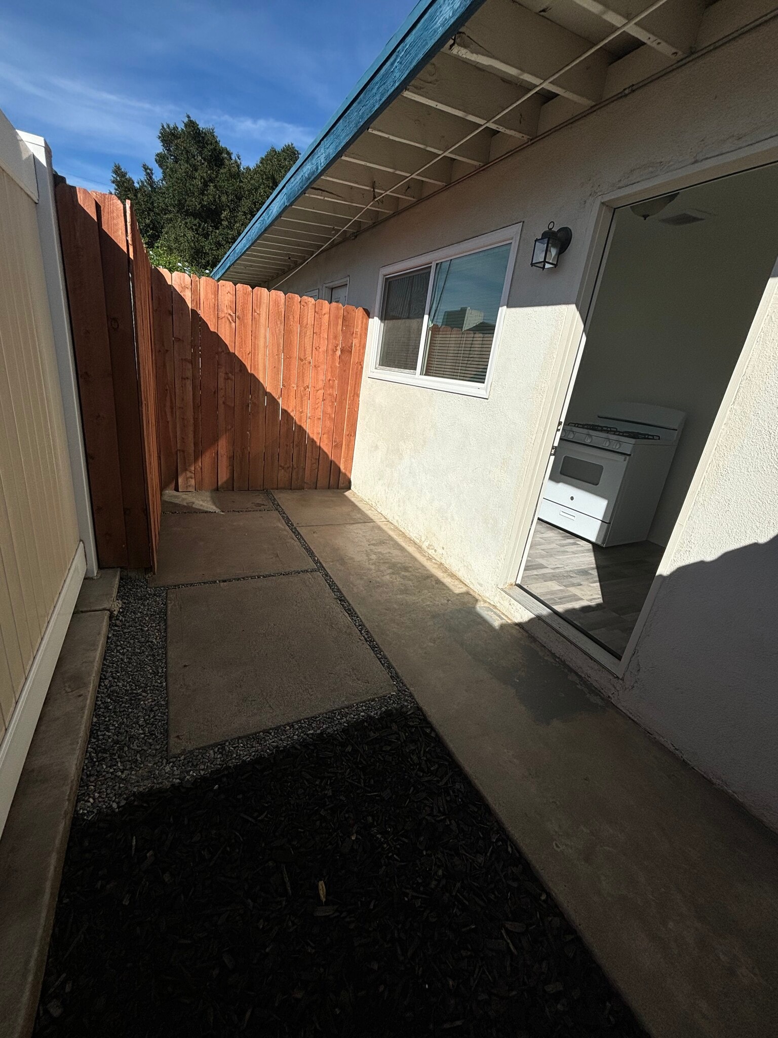 Building Photo - 475 W Ramona Dr