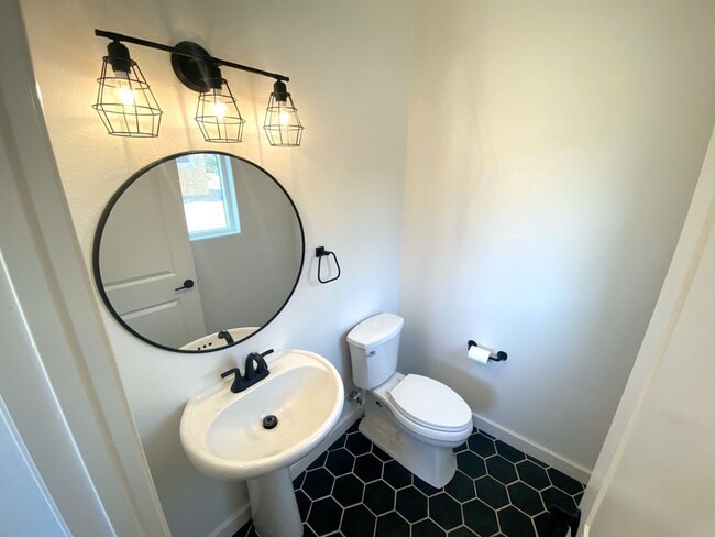 Building Photo - 1329 Hermosa Dr
