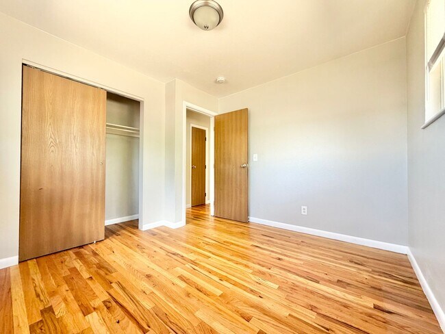 Building Photo - Bright and Spacious Lakewood Duplex Available for Immediate Rental!!!