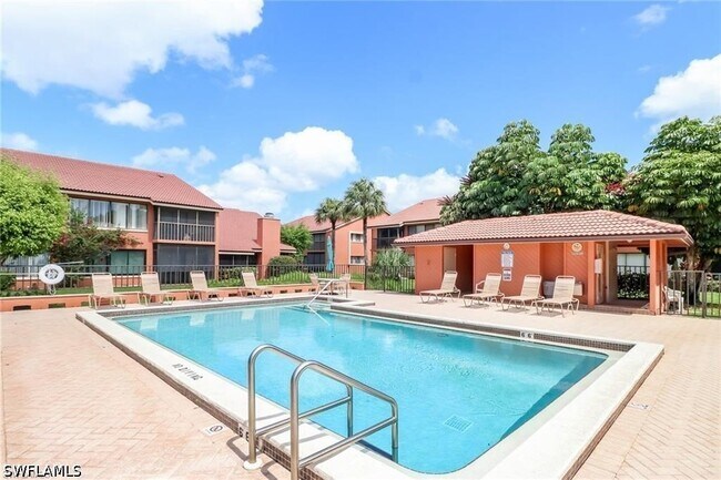 Building Photo - 124 Cypress Way E