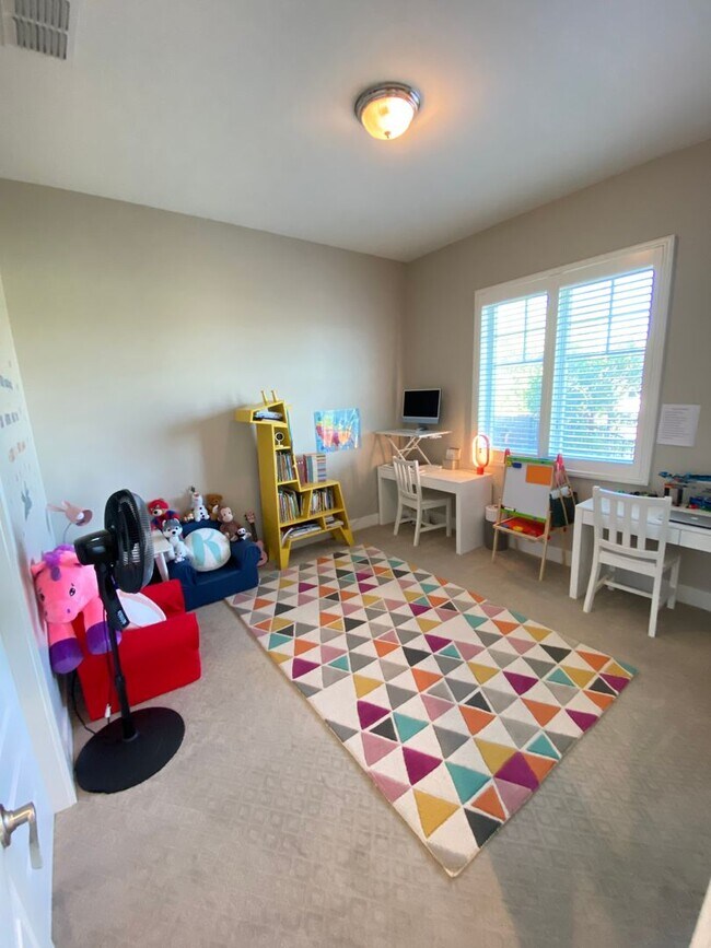 Building Photo - Wilder, Orinda!!!  4 Bed, 4.5 Bath, apx 3,380 Sq Ft.