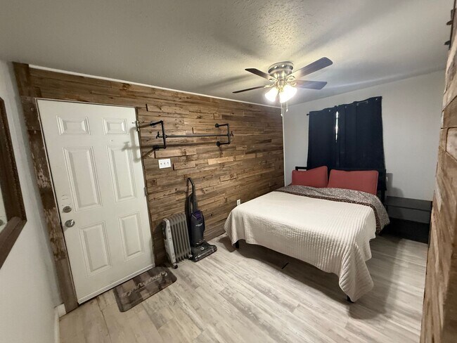 Building Photo - 2315 13th St