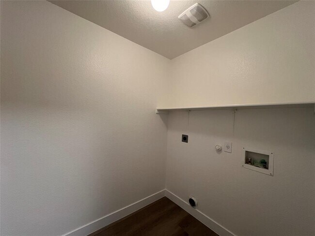 Building Photo - 821 New Bridge Dr