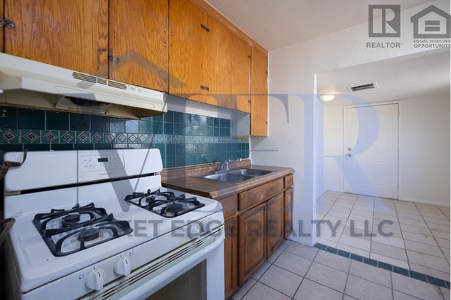 Building Photo - 3Bed/1.5Bath House at 35th/McDowell! $1199...