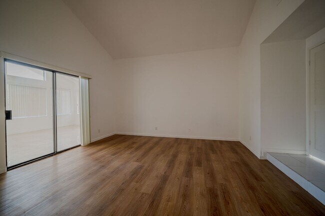 Building Photo - Fountain Valley Family home