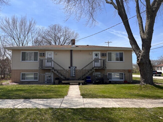 Primary Photo - 1349 Kewaskum St