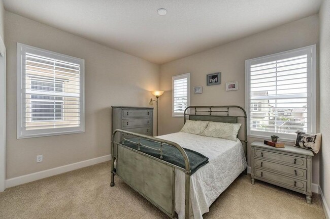 Building Photo - 5019 Verona Dr