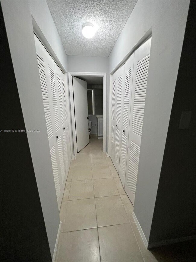 Building Photo - 10521 SW 158th Ct