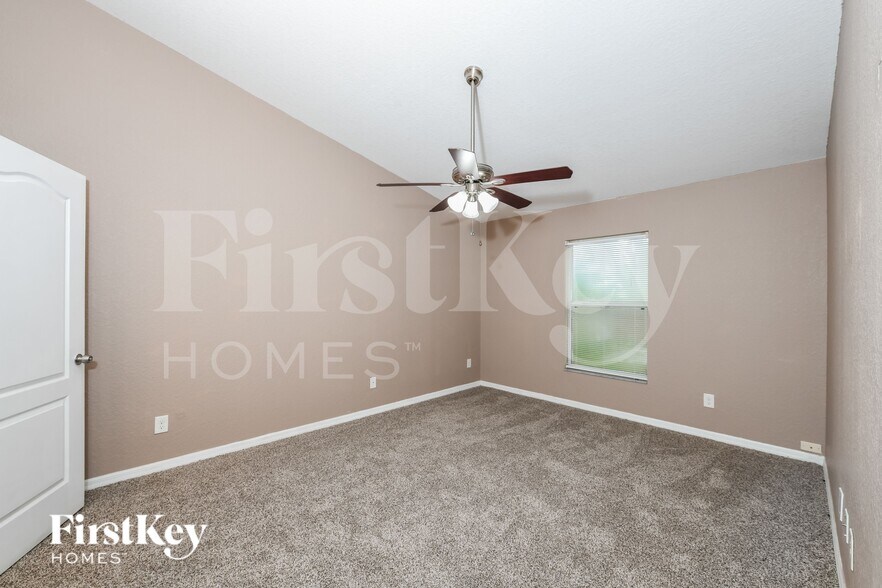 Building Photo - 325 Crabtree Ave