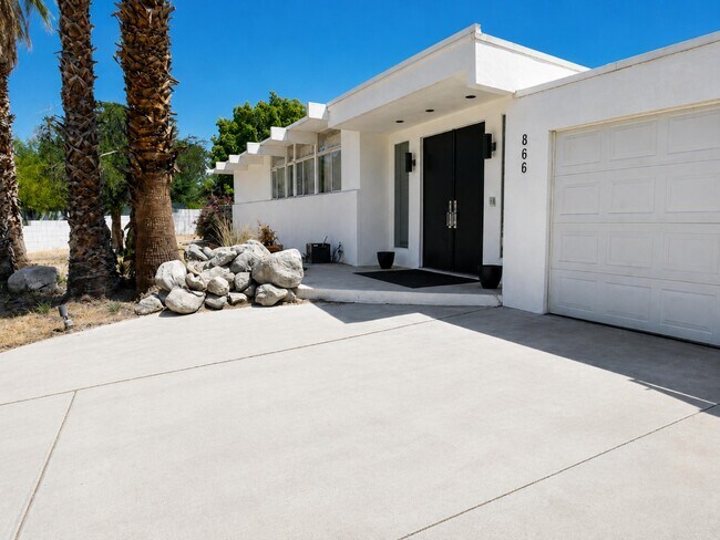 Building Photo - 866 N Topaz Cir