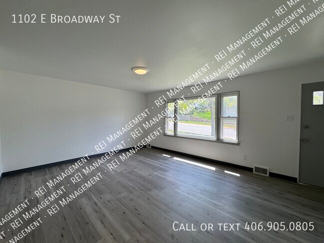 Building Photo - 1102 E Broadway St