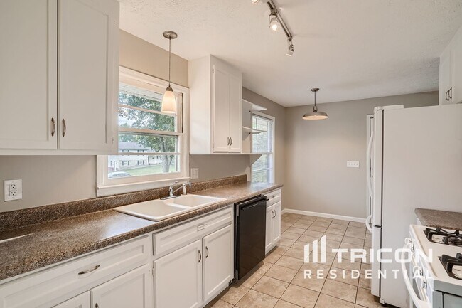 Building Photo - 455 Huntington Dr