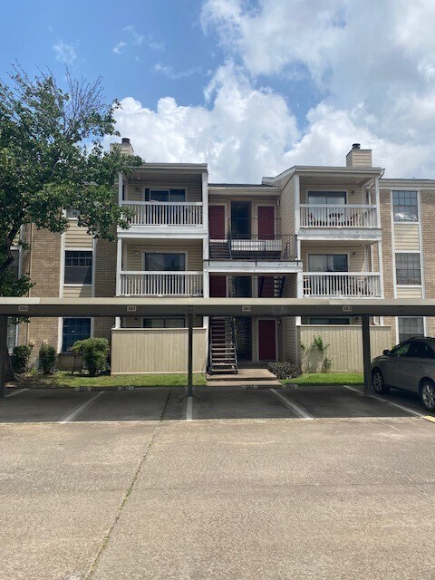 Building Photo - 2750 Holly Hall St