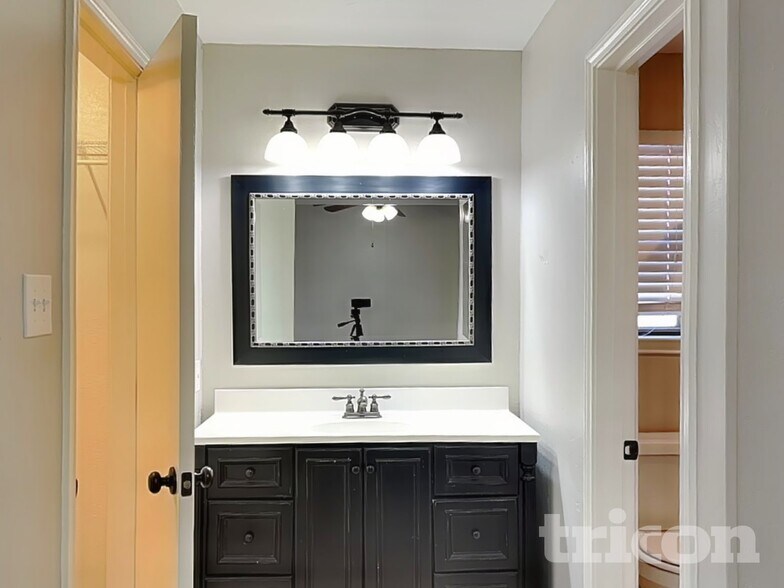 Building Photo - 5708 Woodsetter Ct