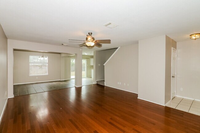 Building Photo - 3923 Rolling Springs Ln