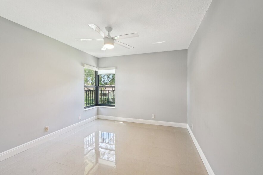 Building Photo - 2613 Carambola Cir N