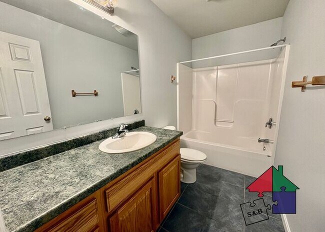 Building Photo - Gorgeous Pet Friendly Milton 3 Bedroom - Attached Garage and Patio!