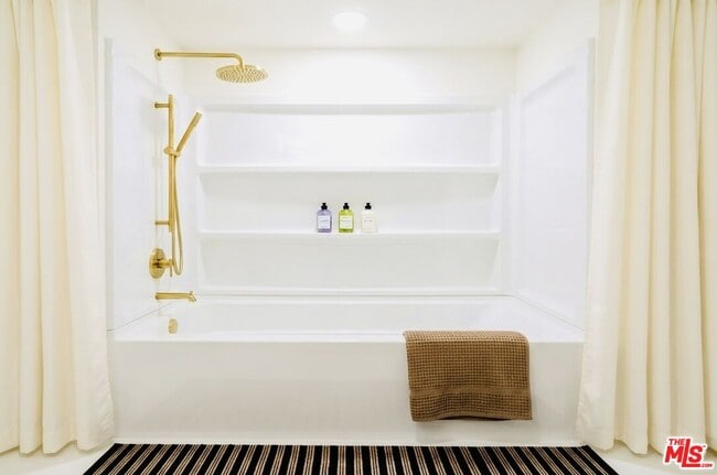 Building Photo - 1423 Floresta Pl