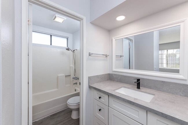Building Photo - 6908 Quiet Cove Dr