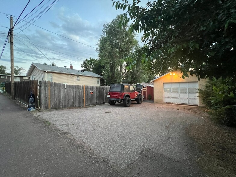 Building Photo - 1512 E Kiowa St