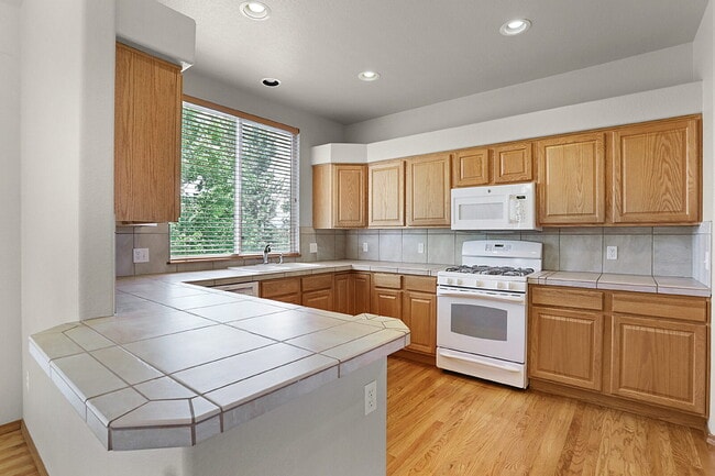 Building Photo - Move-In Ready 3-Bedroom Two-Story in Power...