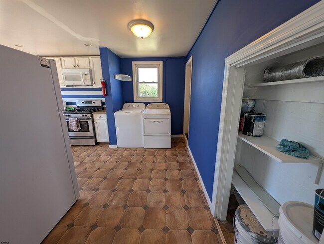 Building Photo - 420 N Massachusetts Ave