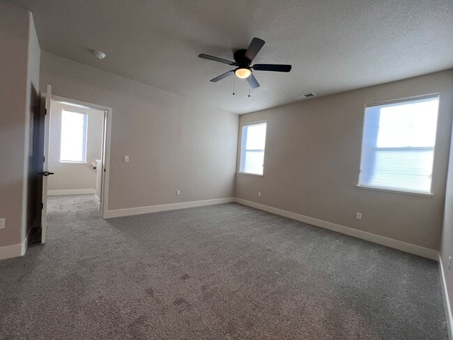 Building Photo - Beautiful! 3/2.5/2 Townhome in Gardnerville