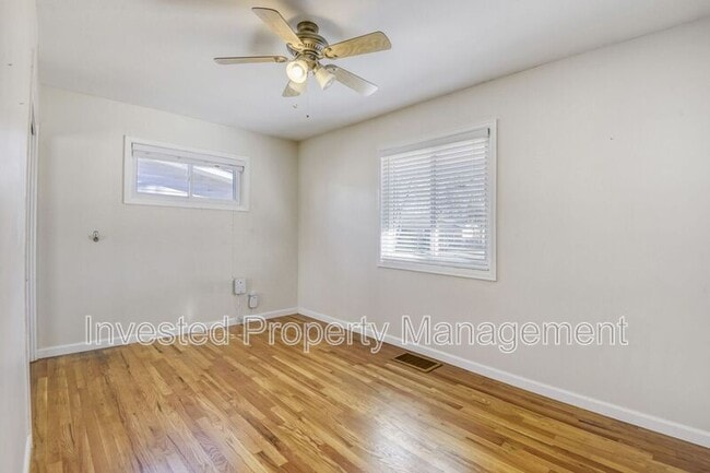 Building Photo - 1365 S Grape St