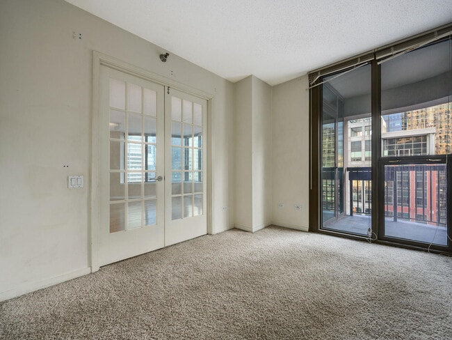 Building Photo - 400 N La Salle Dr