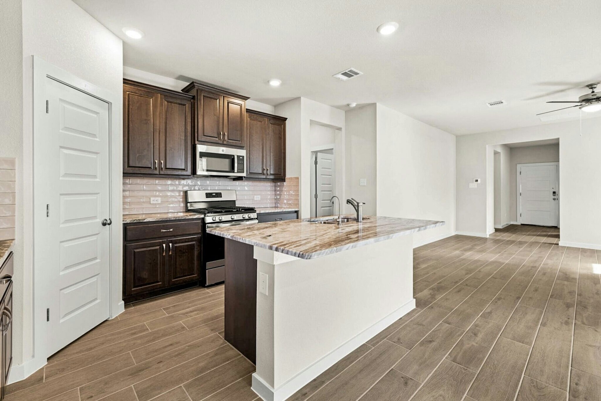 Building Photo - 2725 Stone Branch Dr