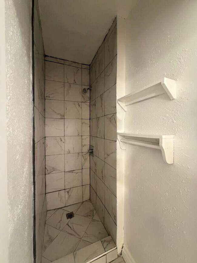 Building Photo - P552