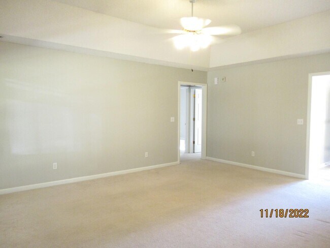 Building Photo - 3840 Oleander Dr