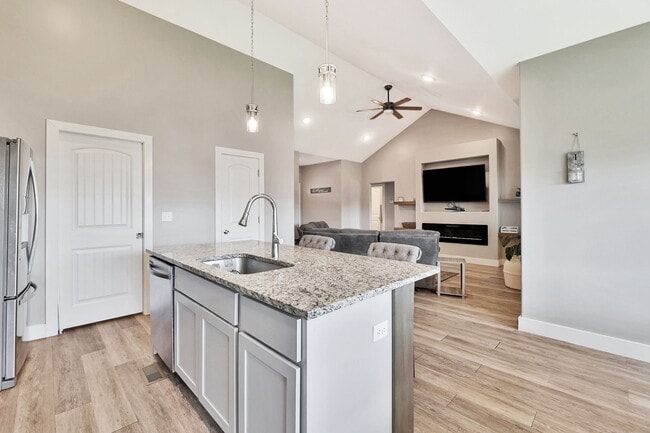 Building Photo - 3115 E Reiss Ct