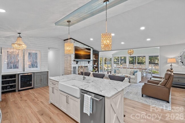 Building Photo - 18026 Whispering Oaks Dr