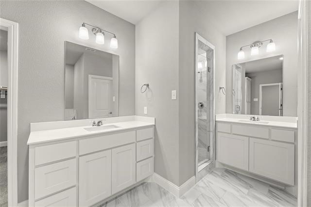 Building Photo - 304 Community Dr