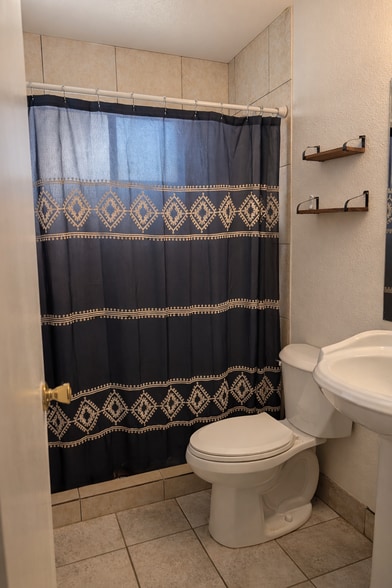 Hallway bathroom, walk-in shower - 715 W 18th St