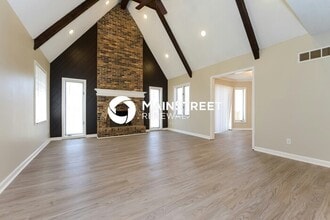 Building Photo - 5 Bedroom Pet-Friendly Home in Kansas City...