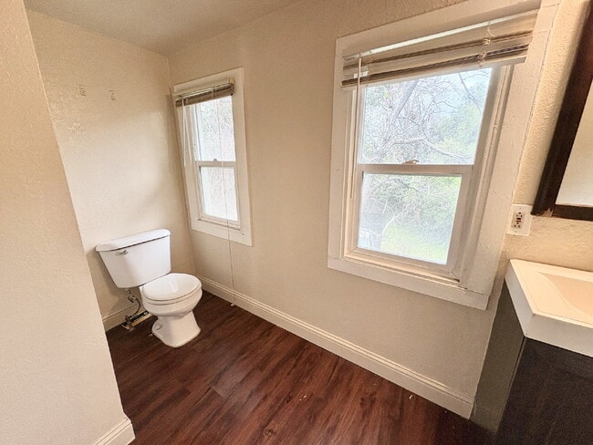 Building Photo - 1-Bedroom Apartment Near Downtown San Jose.