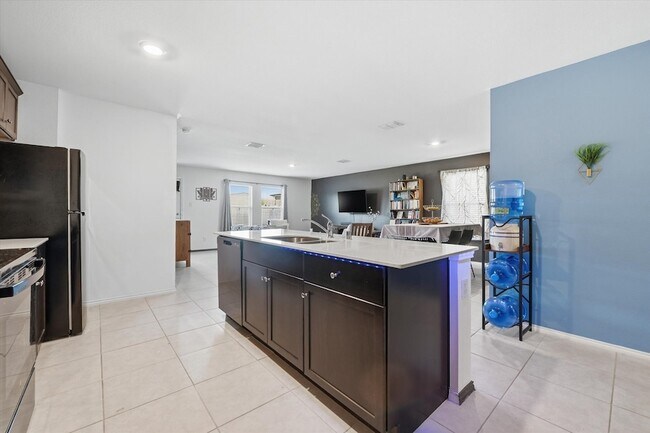 Building Photo - 1393 Beach Dr