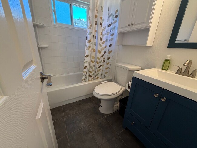 Building Photo - 2044 Benita Dr