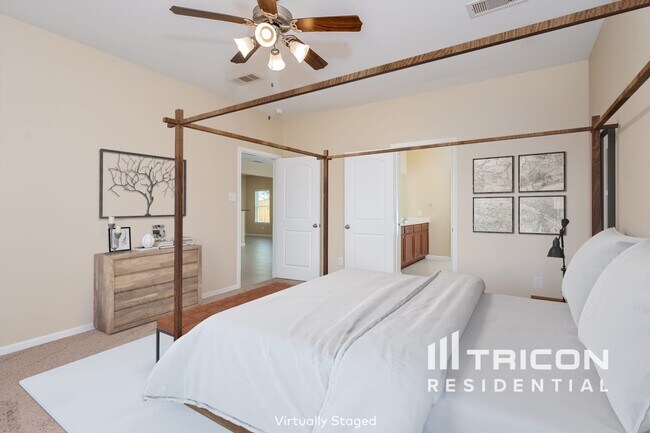 Building Photo - 301 Summer Horse Dr