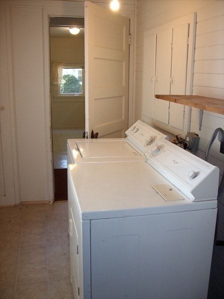 Building Photo - Hardwood Floors~ Large, Covered Front Porch