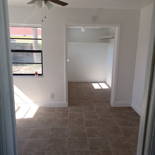 Walk-in Closet - 618 58th St