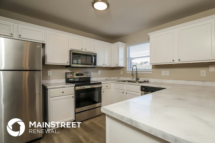 Building Photo - 3927 Nuttall Oak Dr