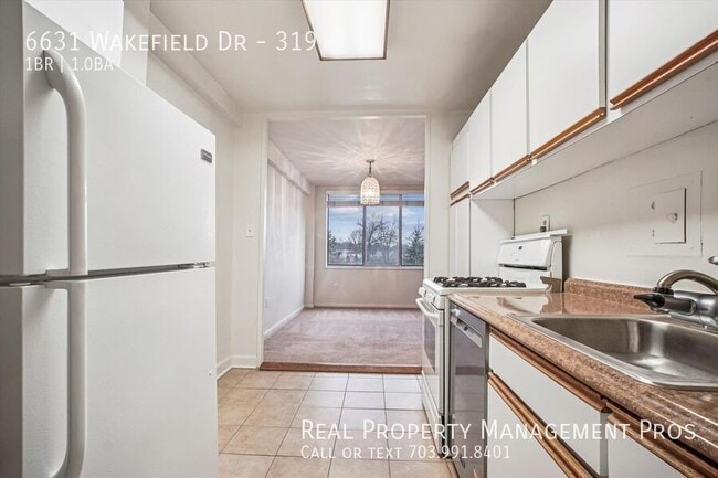 Building Photo - 6631 Wakefield Dr