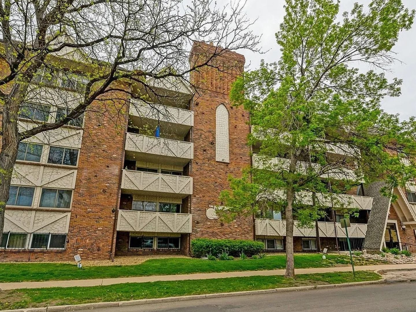 Building Photo - 1366 Garfield St