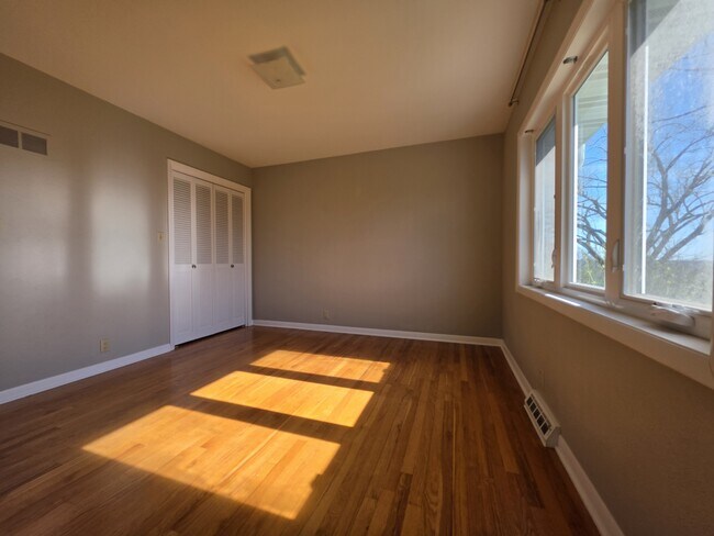 Building Photo - 3835 Lost Valley Rd SE