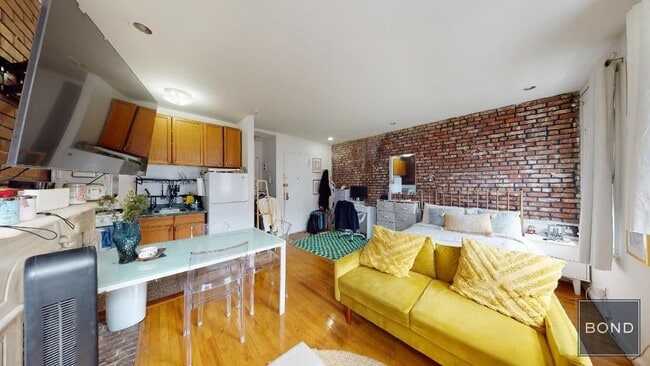 Primary Photo - 92 Third Avenue