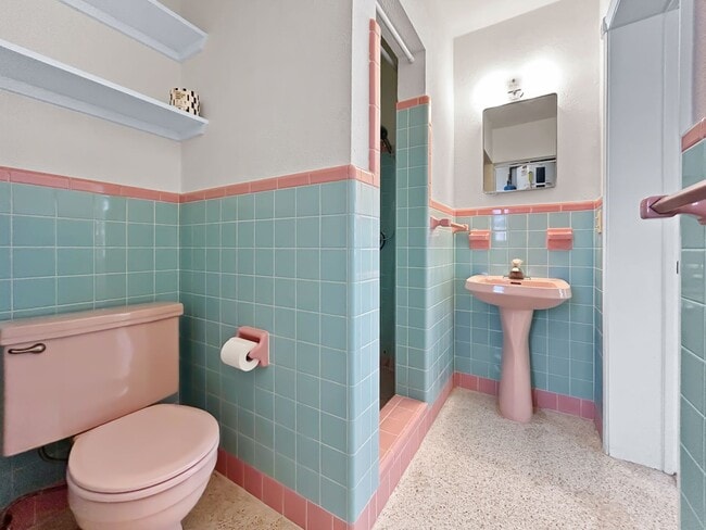 Building Photo - Beautiful Clearwater Home with Pool - 2bed|2bath WITH BONUS ROOM